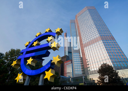 Germany, Hessen, Frankfurt-am-Main, Euro Tower, home of European Central Bank, and Euro Symbol, Willy Brandt Platz Stock Photo