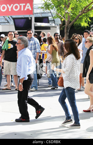 Dustin Hoffman and his wife Anne Byrne Hoffman Celebrity arrivals at the Staples Center for game two of the NBA championship Stock Photo