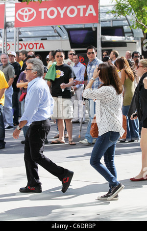 Dustin Hoffman and his wife Anne Byrne Hoffman Celebrity arrivals at the Staples Center for game two of the NBA championship Stock Photo