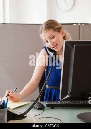 USA, New Jersey, Jersey City, Young woman working in office Stock Photo