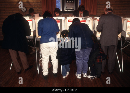 Voters line up at voting machines for the 1996 Presidential elections November 5, 1996 in Washington, DC. Stock Photo