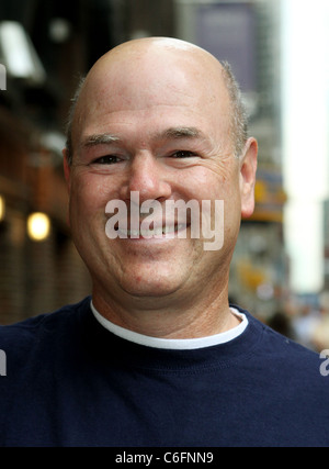 Larry Miller Celebrities outside Ed Sullivan Theatre for the 'Late Show With David Letterman' New York City, USA - 14.06.10 Stock Photo