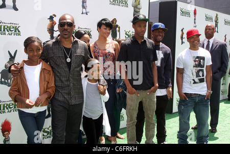 Actor Eddie Murphy and Family arrives at the Los Angeles Premiere 'Shrek Forever After' at Gibson Amphitheatre - Arrivals Stock Photo