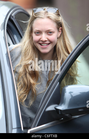 Letters to Juliet' star Amanda Seyfried, wearing no makeup, leaves her West Hollywood gym with her dog Los Angeles, California Stock Photo
