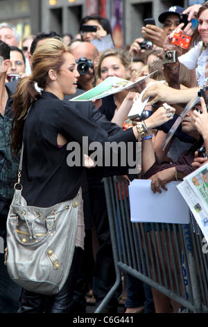 Miley Cyrus signing autographs Celebrities outside Ed Sullivan Theatre for the 'Late Show With David Letterman' New York City, Stock Photo