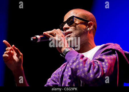 bruno-m-performing-at-the-festival-festiangola-held-at-the-pavilhao