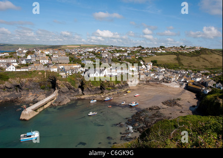 Beautiful view of boats in the harbour in the pretty fishing village of Port Isaac, Cornwall, England. Stock Photo