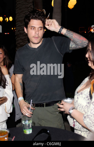 John Mayer holding a drink at the 2010 Coachella Valley Music and Arts Festival - Day 1 Indio, California - 16.04.10 Stock Photo