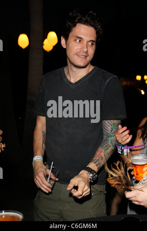 John Mayer holding a drink at the 2010 Coachella Valley Music and Arts Festival - Day 1 Indio, California - 16.04.10 Stock Photo