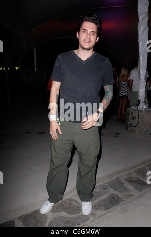 John Mayer holding a drink and posing for photographs at the 2010 Coachella Valley Music and Arts Festival - Day 1 Indio, Stock Photo