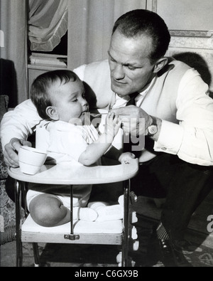 HENRY COOPER (1934-2011) English heavyweight boxer with son Marco about 1961 Stock Photo