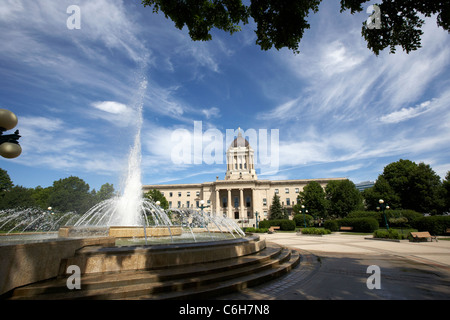 fountain and grounds at rear of the manitoba legislative building winnipeg manitoba canada Stock Photo