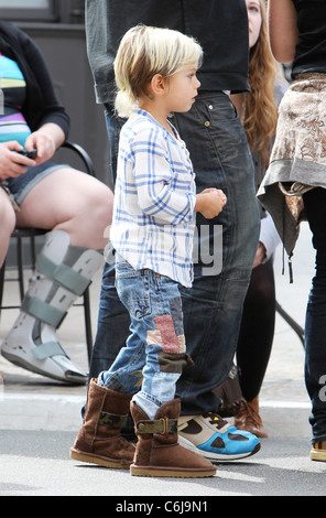 Kingston Rossdale Gwen Stefani shopping with her family at The Grove in Hollywood Los Angeles, California - 02.04.10 Stock Photo