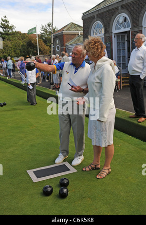 Expert bowlers giving instruction to newcomers at the Worthing Marine Gardens Bowls Club in Worthing West Sussex UK Stock Photo