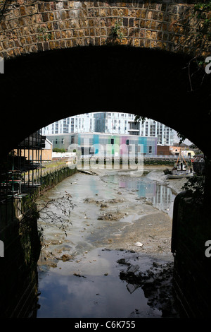 Looking along Deptford Creek at low tide to the Trinity Laban Conservatoire of Music and Dance, Deptford, London, UK Stock Photo