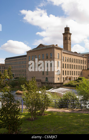 Sir Titus Salt's Saltaire woolen and textile mill, Shipley, West Yorkshire, England, UK Stock Photo