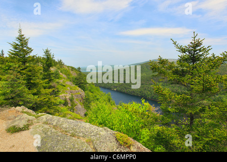 Beech Cliff and Canada Cliff Trail, Beech Mountain, Looking at Echo Lake, Acadia National Park, Mount Desert island, Maine, USA Stock Photo