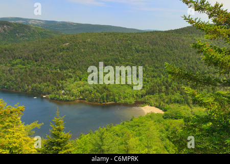 Beech Cliff and Canada Cliff Trail, Beech Mountain, Looking at Echo Lake, Acadia National Park, Mount Desert island, Maine, USA Stock Photo