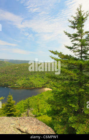 Beech Cliff and Canada Cliff Trail, Beech Mountain, Looking at Echo Lake, Acadia National Park, Mount Desert island, Maine, USA Stock Photo