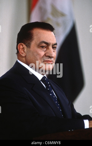 Egyptian President Hosni Mubarak during a joint news conference with President Bill Clinton Stock Photo