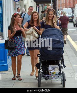 Carly Zucker aka Carly Cole The wife of Chelsea football player Joe Cole, out with friends and baby daughter, Ruby Tatiana, in Stock Photo