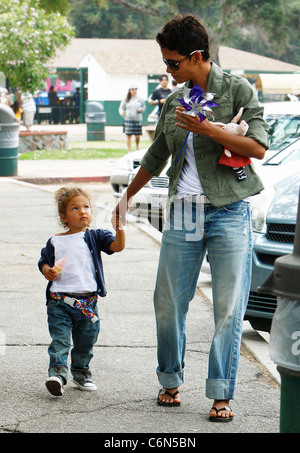 Actress Halle Berry dresses her daughter Nahla in an identical outfit to her own for a day of fun at the park. The X-Men star Stock Photo
