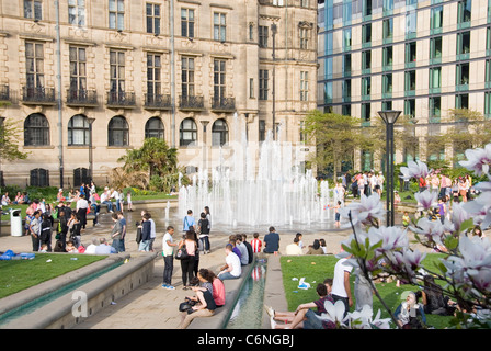 Goodwin Fountain & Peace Gardens Crowded with Families Enjoying Sunny Weather, Sheffield City Centre, UK Stock Photo