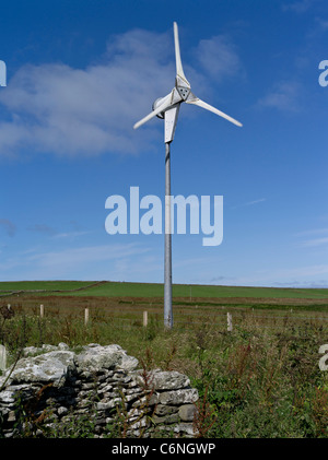 dh  PAPA WESTRAY ORKNEY Scotland small domestic wind turbine power uk windpower green alternative Stock Photo