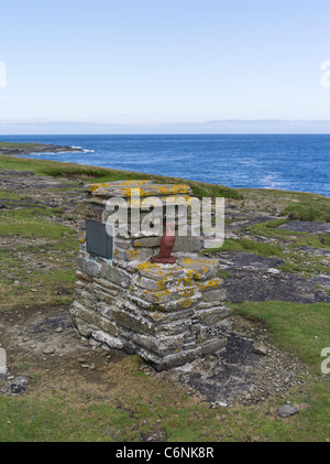 dh Mull Head PAPA WESTRAY ORKNEY Monument to the last Great Auk killed in 1813 Stock Photo