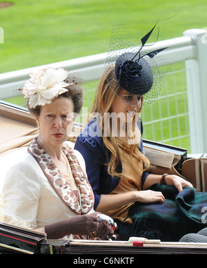 Princess Anne and Princess Beatrice arriving for Ladies Day at Royal Ascot - Berkshire, England - 17.06.10 Stock Photo