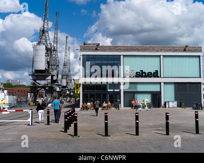 dh M shed dock museum DOCKS BRISTOL People walking bristol waterfront quayside mshed quay uk Stock Photo