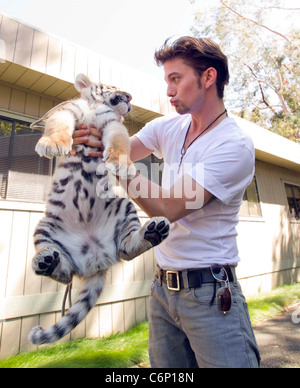 Jackson Rathbone 'The Last Airbender' stars Jackson Rathbone and Nicola Peltz hold a signing and PA session at Six Flags Stock Photo