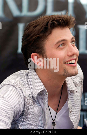 Jackson Rathbone 'The Last Airbender' stars Jackson Rathbone and Nicola Peltz hold a signing and PA session at Six Flags Stock Photo