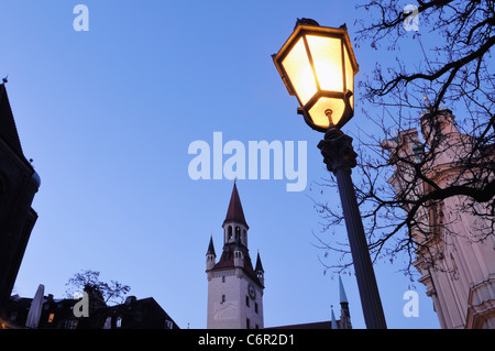 Night shot of the historic old city hall building (Altes Rathaus) in Munich, Germany Stock Photo