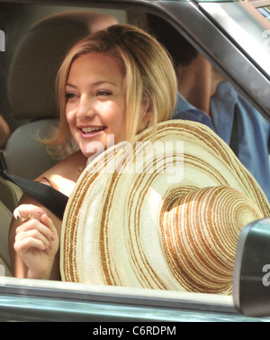 Kate Hudson filming on the set of her new movie 'Something Borrowed'. New York City, USA - 02.06.10 Stock Photo