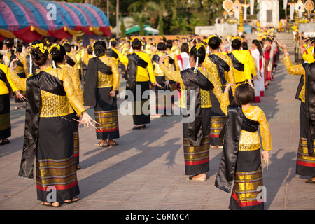 PHAYAO, THAILAND - MARS 05: Thai dancer  perform Thai dance  during festival in honor  to Phayao founder King Ngam Muang Stock Photo