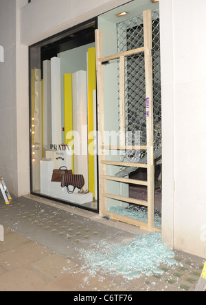 Smash and Grab thieves target the Prada store on Bond Street, around ...