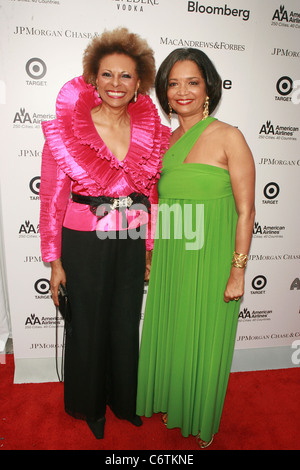 Leslie Uggams, Jonelle Procope , 2010 Apollo Theater Spring Benefit Concert & Awards Ceremony at The Apollo Theater New York Stock Photo