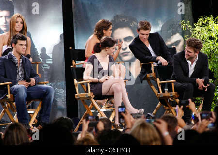 Taylor Lautner, Kristen Stewart, Robert Pattinson The Twilight Saga: Eclipse cast make an appearance on ABC's 'Jimmy Kimmel Stock Photo