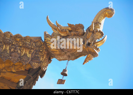 Detail of the corner of the roof of the rear building on the roof of the Jokhang Stock Photo