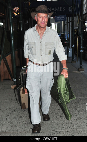 American zookeeper Jack Hanna out and about wearing hs stetson hat New ...