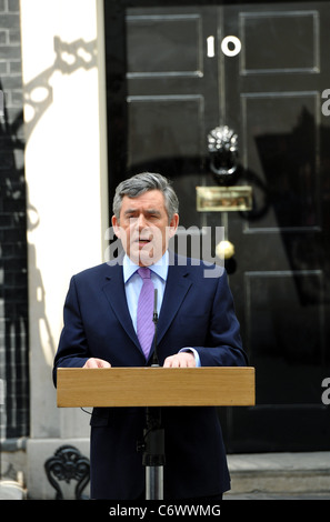 Prime Minister Gordon Brown makes a statement in front of the media at Downing Street. London, England - 07.05.10 Stock Photo