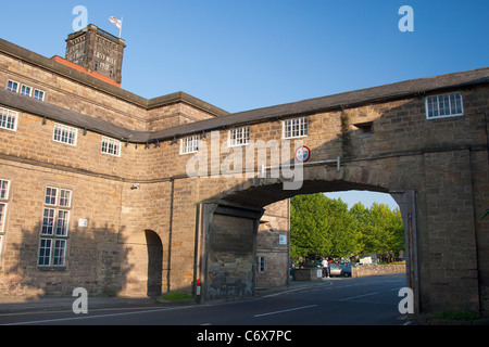 The Gang Way which stands over Bridgefoot in Belper, Derbyshire, and once joined the north(Strutt's) and west Belper mills. Stock Photo