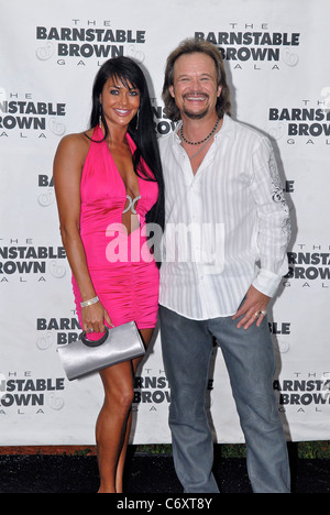 Travis Tritt and Theresa Nelson The Barnstable Brown Gala at the 136th Kentucky Derby Louisville, Kentucky - 30.04.10 Daniel Stock Photo