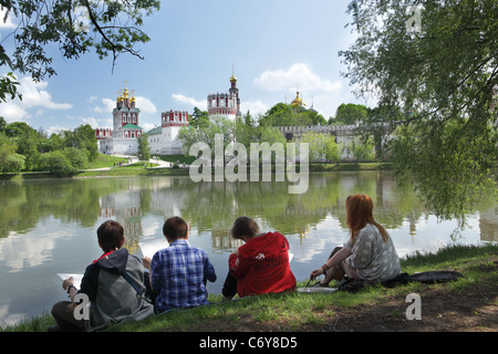 Young people painting the Novodevichy Convent in Moscow, Russia Stock Photo