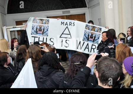 Atmosphere - Fans Jared Leto, Shannon Leto and Tomo Milicevic from the band '30 Seconds to Mars' arriving at the XFM radio Stock Photo