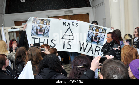 Atmosphere - Fans Jared Leto, Shannon Leto and Tomo Milicevic from the band '30 Seconds to Mars' arriving at the XFM radio Stock Photo