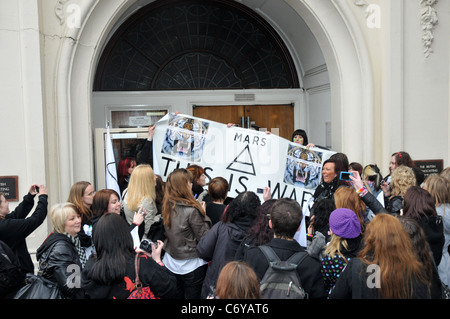 Atmosphere - Fans Jared Leto, Shannon Leto and Tomo Milicevic from the band '30 Seconds to Mars' arriving at the XFM radio Stock Photo