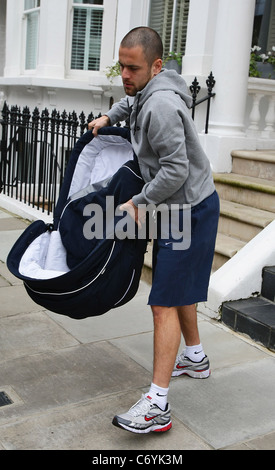 Joe Cole The England and Chelsea Football player Joe Cole with wife Carly Zucker and their newly born baby girl leaving home. Stock Photo