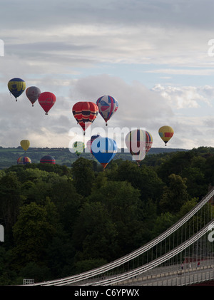 dh Bristol Balloon Fiesta CLIFTON BRISTOL Balloon festival hot air balloons flying above Clifton Suspension bridge Stock Photo